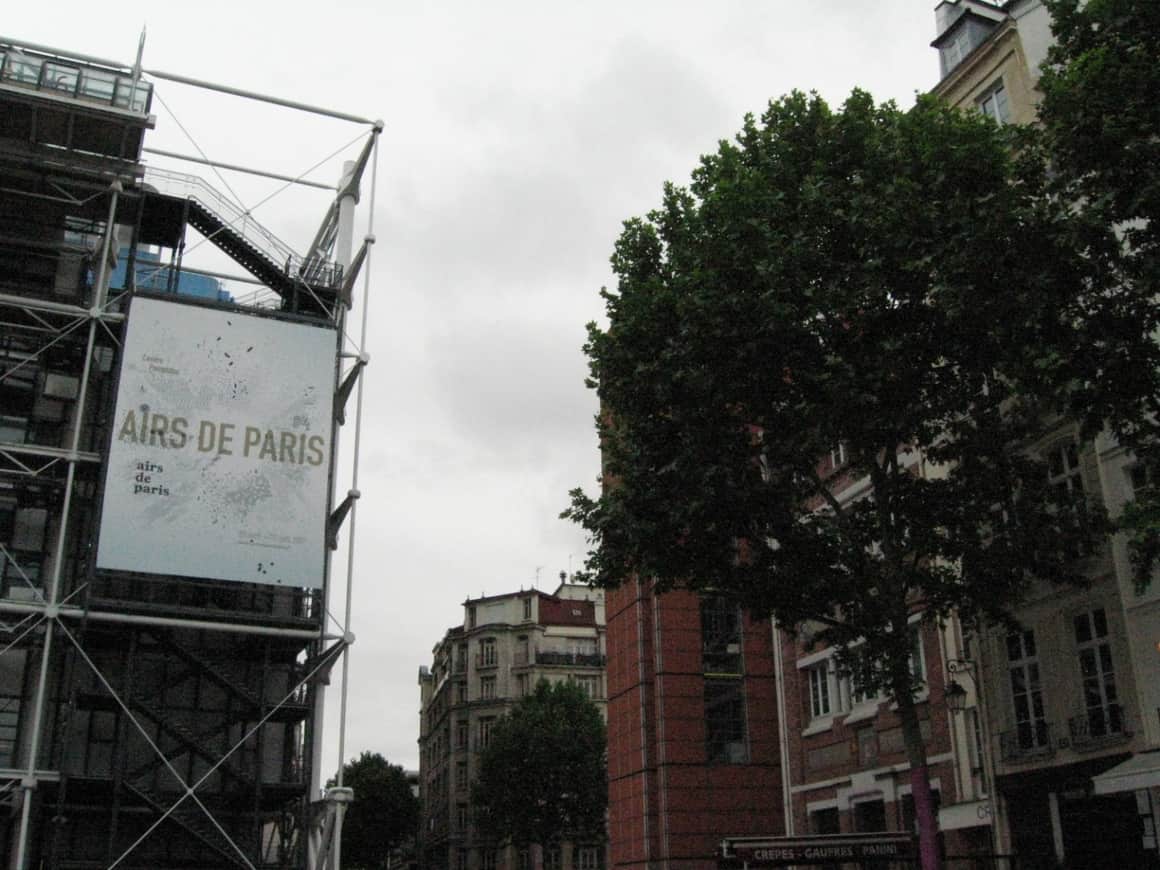 Structure presque vide d’un panneau Alos de Paris.