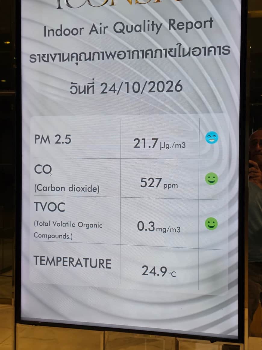 Panneau de rapport de qualité de l’air intérieur portant la date imprimée 24/10/2026.
