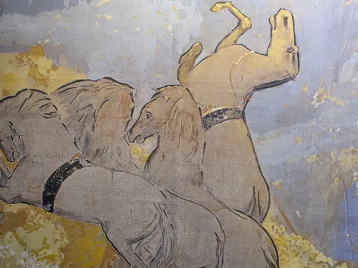 Détail d’une œuvre peinte montrant plusieurs figures animales aux contours sombres sur un fond bleu, gris et jaune